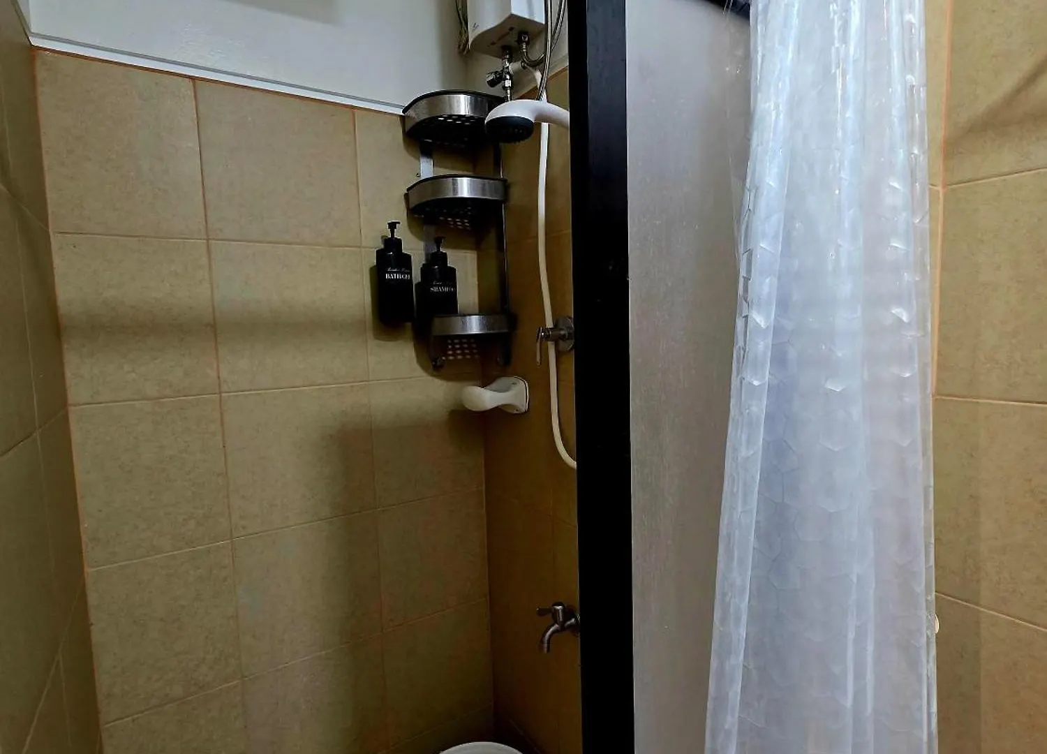 Apartment Field Residences - Reina Suites Manila